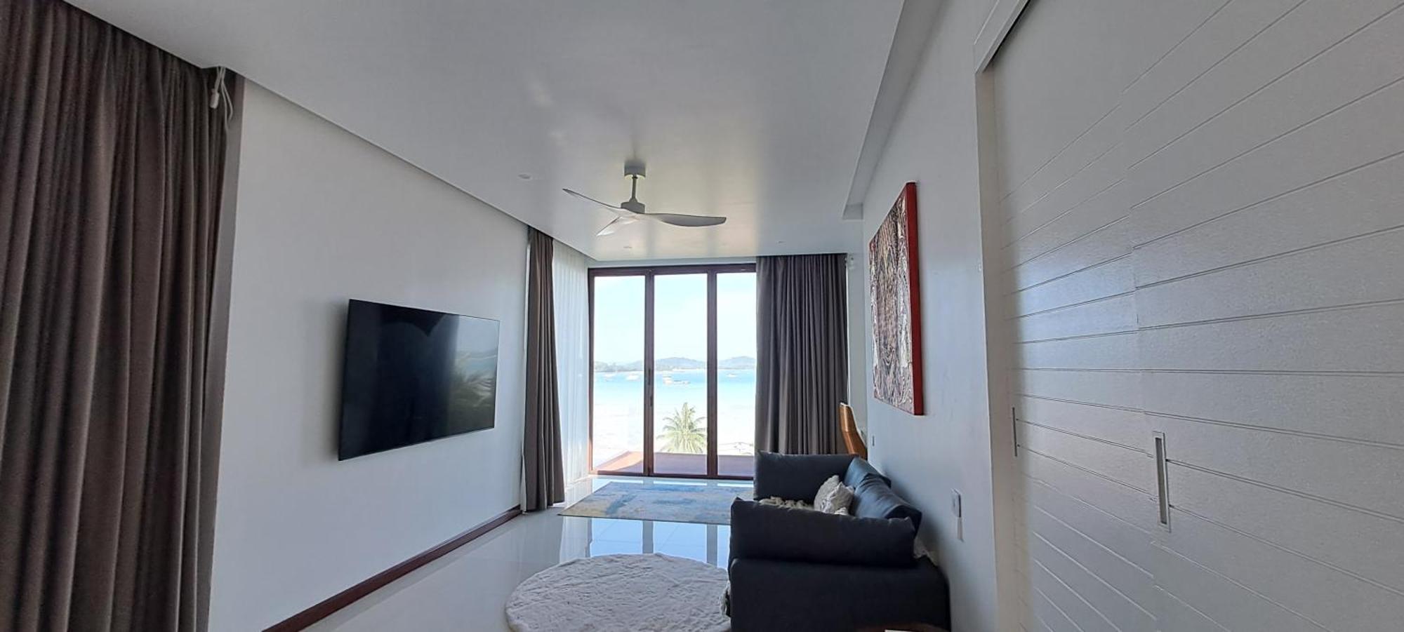 The Sunrise Ocean 22 *